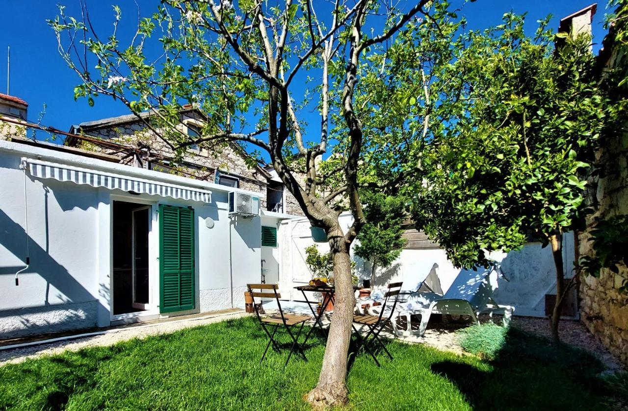 Studio apartment Murter Center Esterno foto